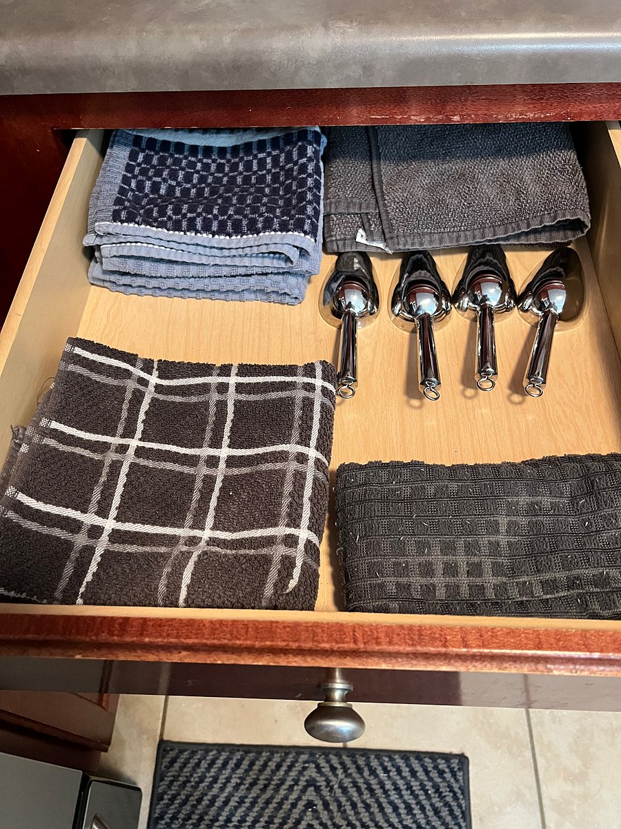 Kitchen - Kitchen Towels and scoops