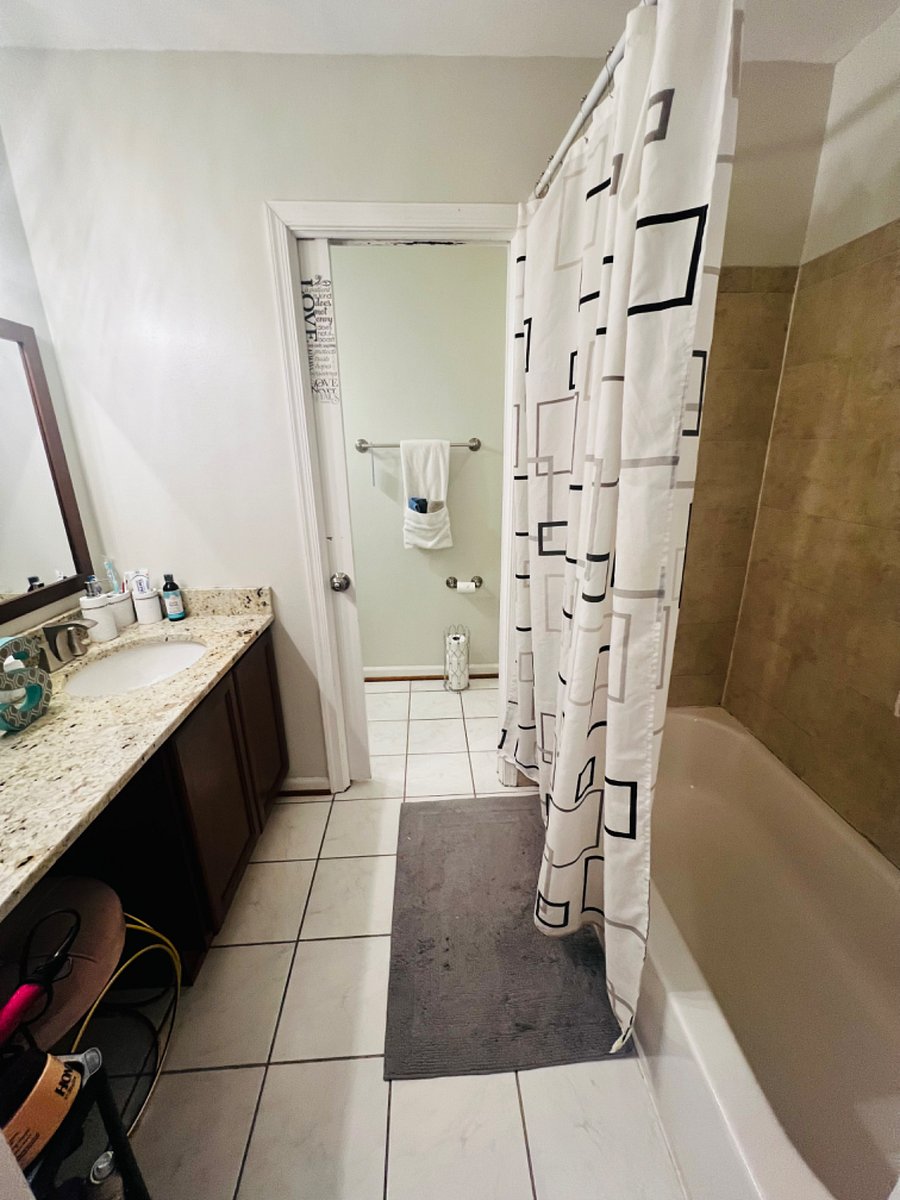 Primary Bedroom ensuite bathroom