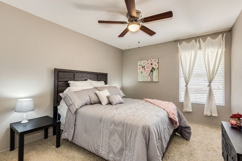 2nd Bedroom with Queen bed