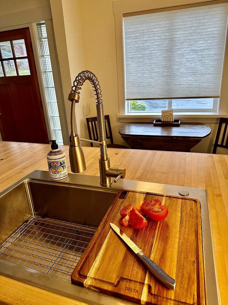 Kitchen sink built-in ledge for cutting board and drying rack.