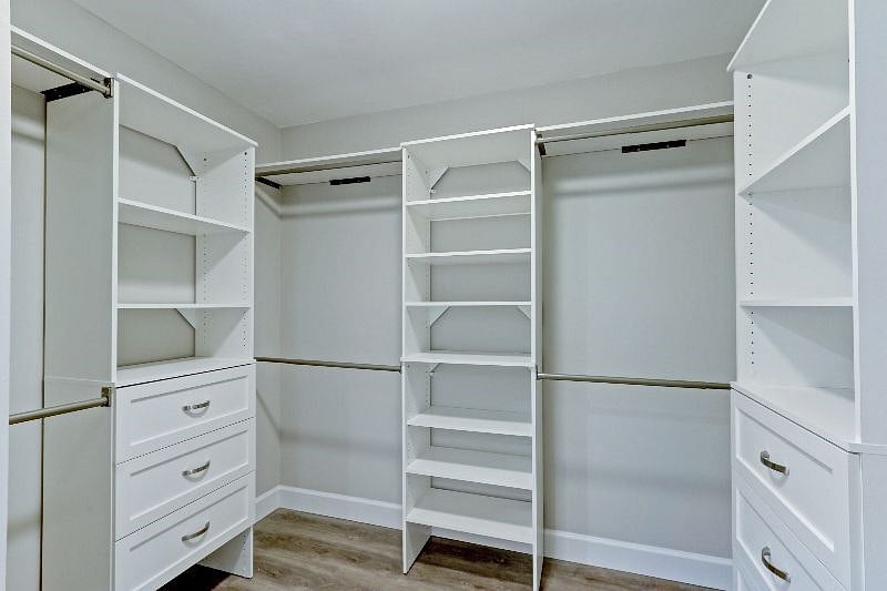 Master Bedroom Large Walk in Closet