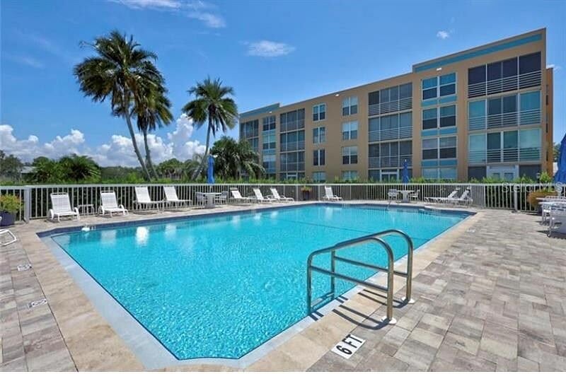 Heated pool steps from Lanai!
