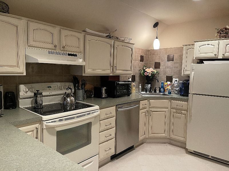 Kitchen comes with a dishwasher, garbage disposal, full size refrigerator, microwave, toaster oven for smaller meals and a full size oven and glass stovetop.