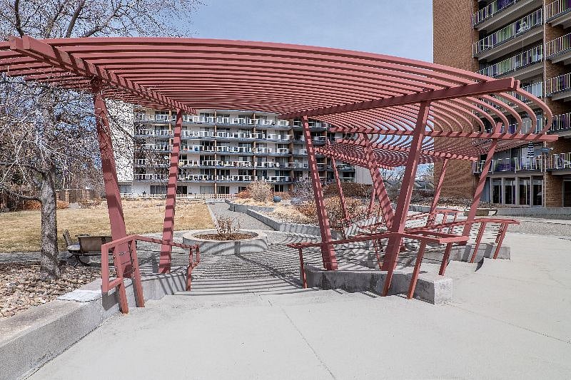 Building complex courtyard