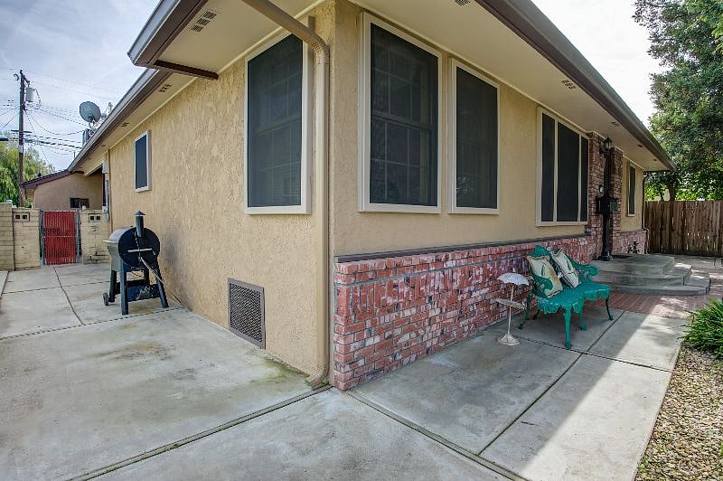 Walkway to unit