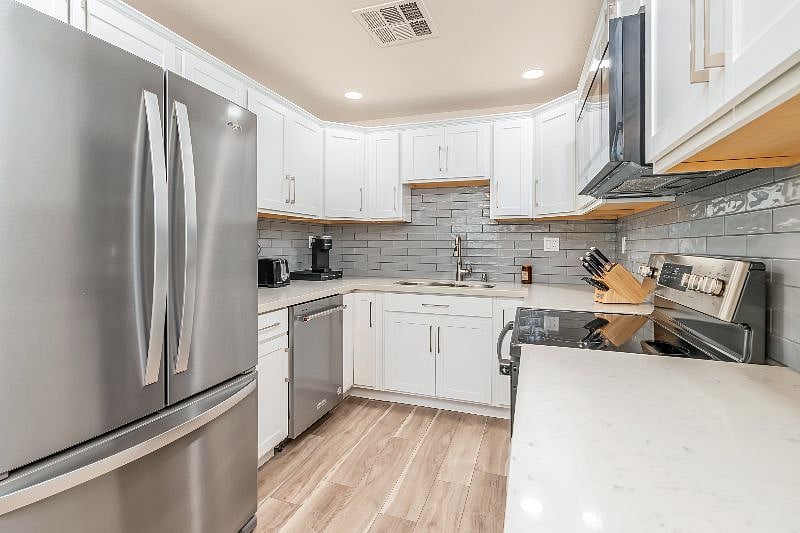 Full Kitchen with full size appliances