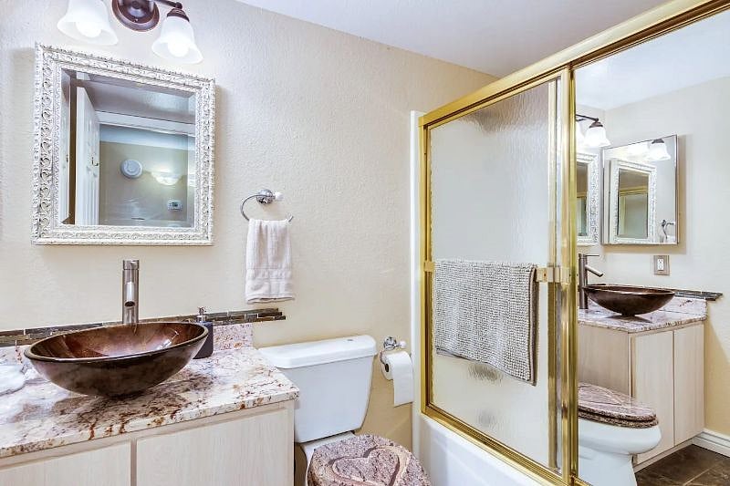 2nd Bathroom