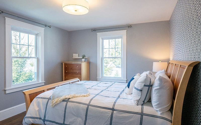Queen bedroom