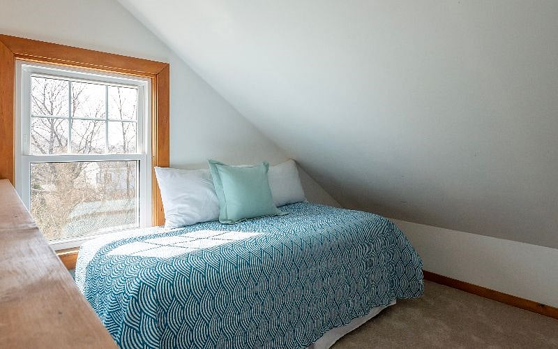 Twin bed nook off of the king bedroom