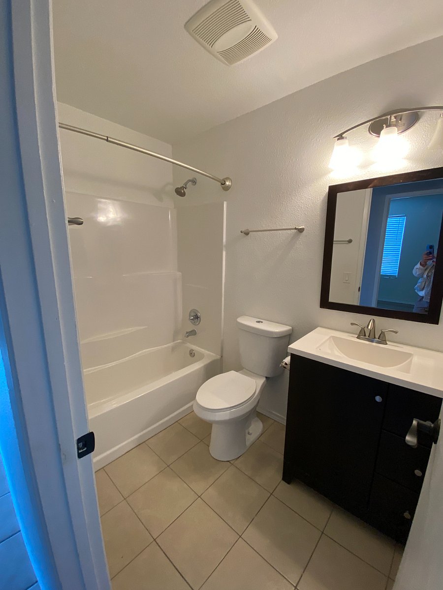 2nd full bathroom off the hallway where the additional three bedrooms are.