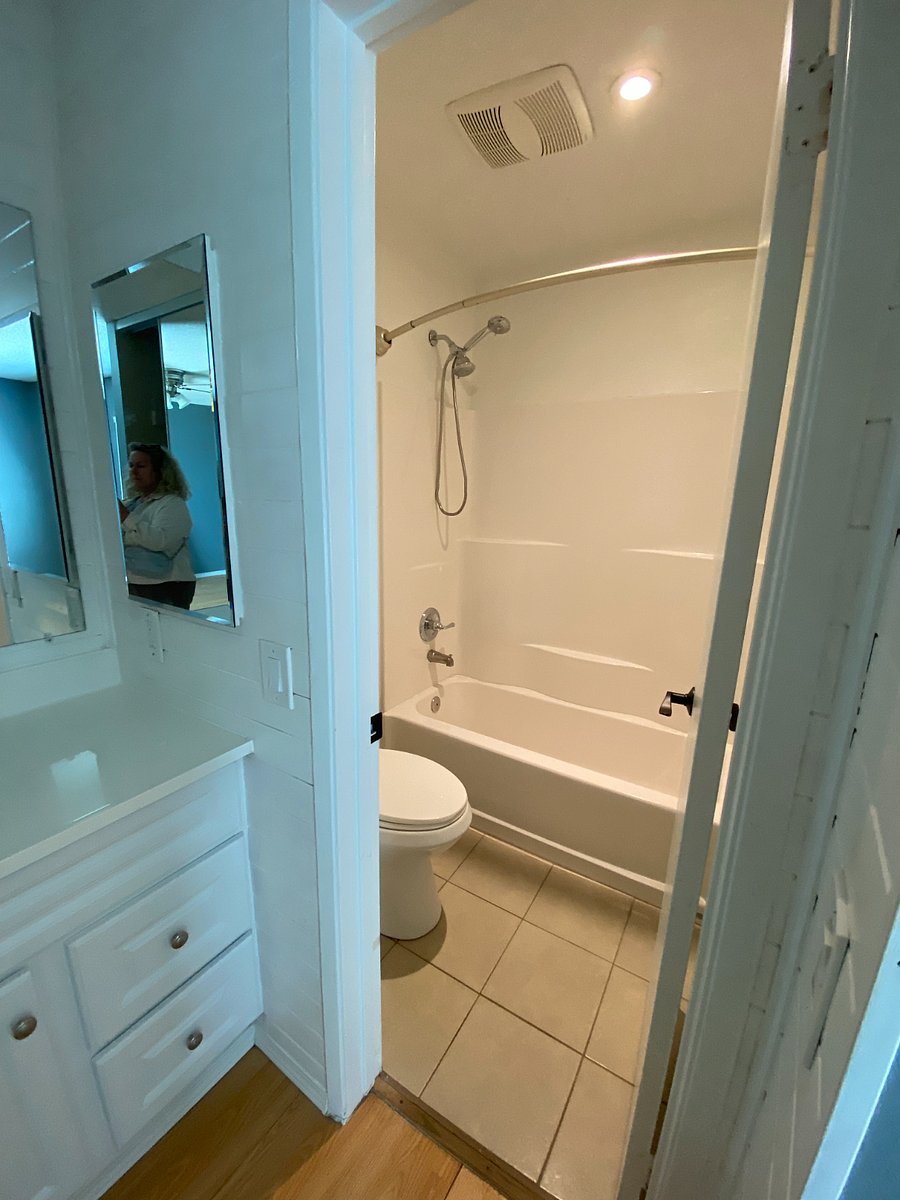 Shower/Tub in 1st primary suite.