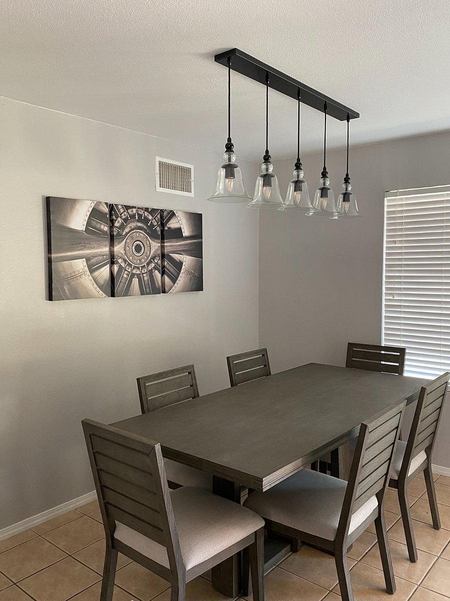 Dining Table that seats 6