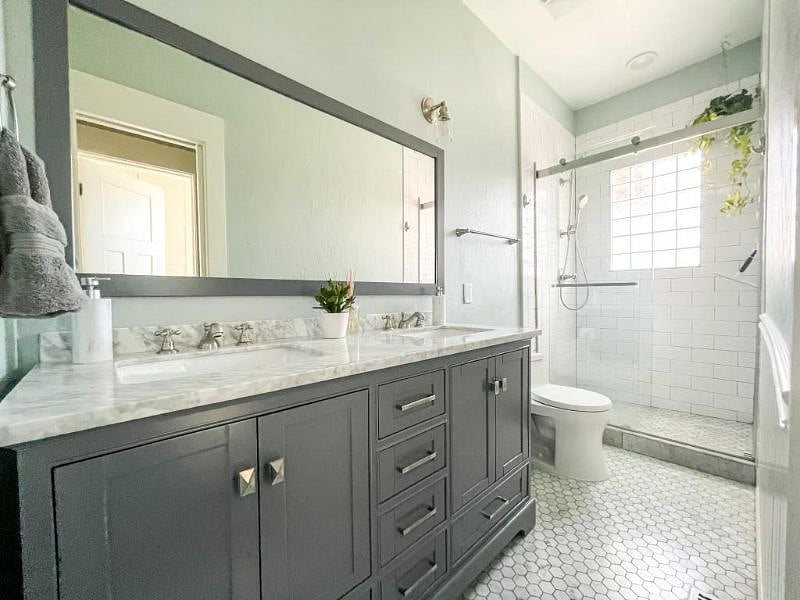 Walk-in glass shower