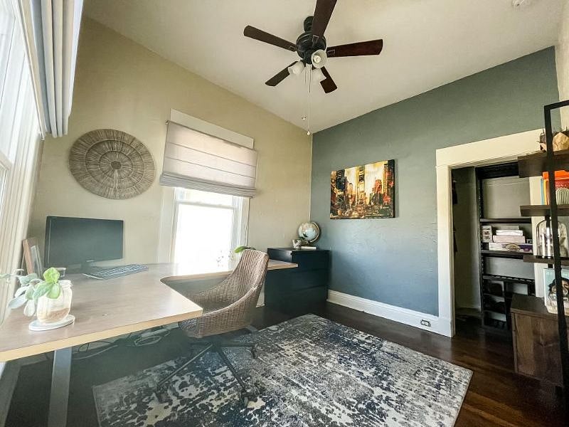 Large desk- room with closet