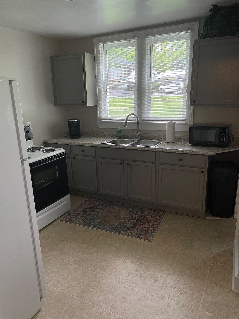 Nice size, open and bright kitchen stricken with all the essentials needed.