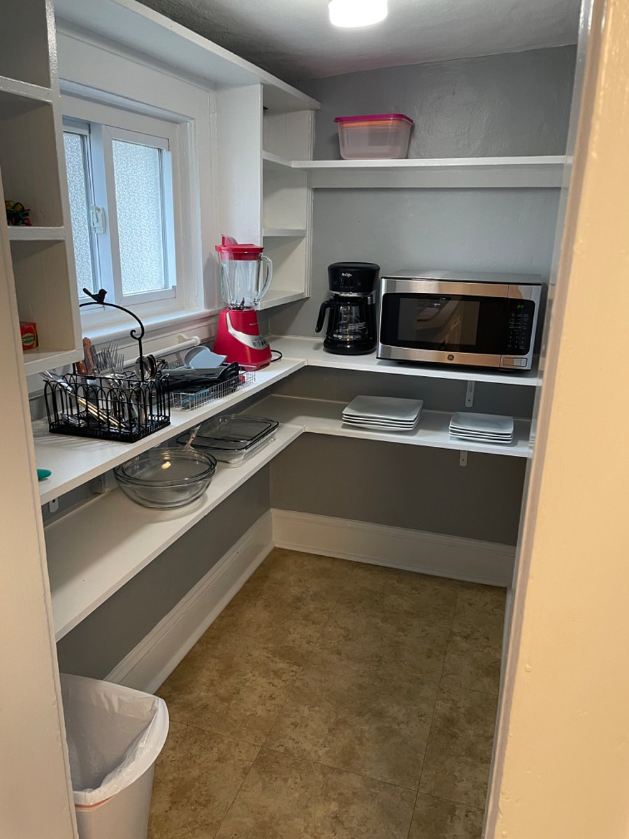 Walk in pantry