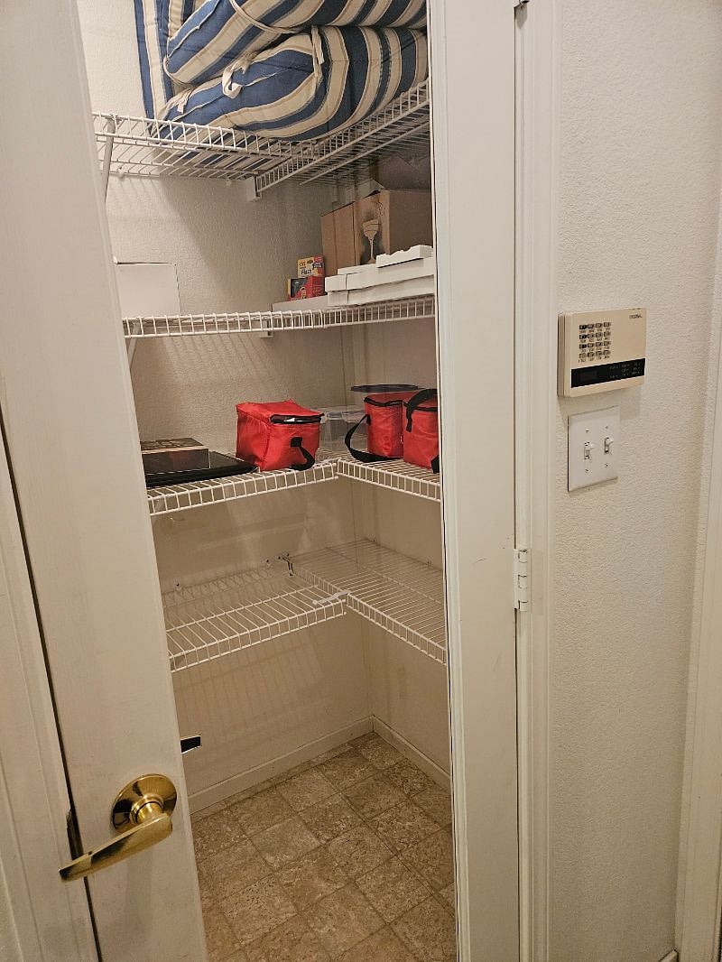 Walk in pantry
