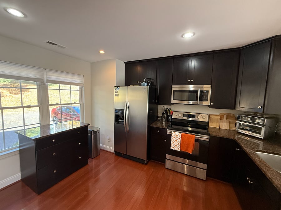 full kitchen equipped with everything you need