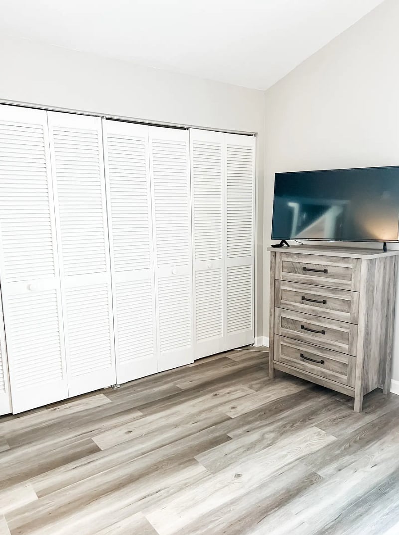 4-Drawer dresser and closet space for storing away luggage and clothing. HD Roku TV available and equipped with popular streaming apps.