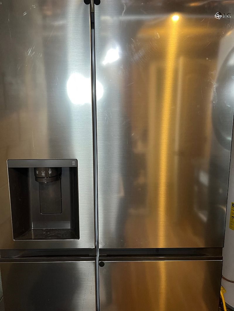 New Full Sized LG Refrigerator/ Freezer with Icemaker