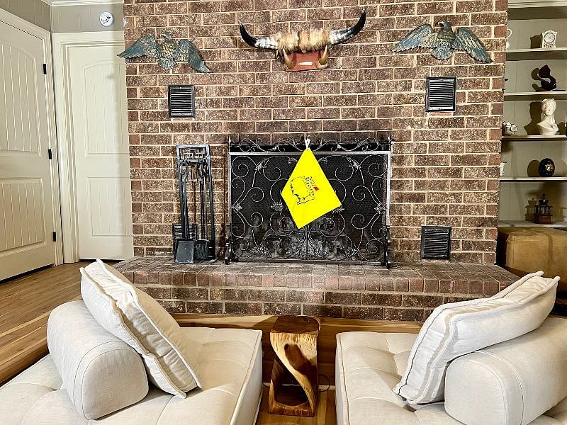 Living Room/ Fireplace