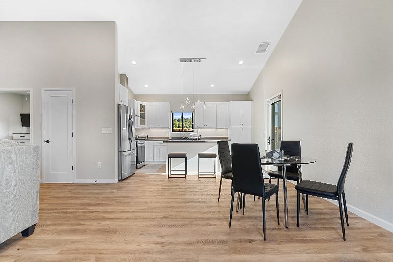 Furnished Finder property 507236_1 photo 3
