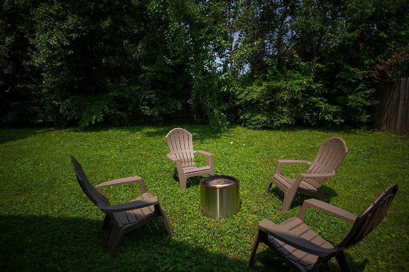 Private fenced in backyard, perfect for those traveling with dogs!