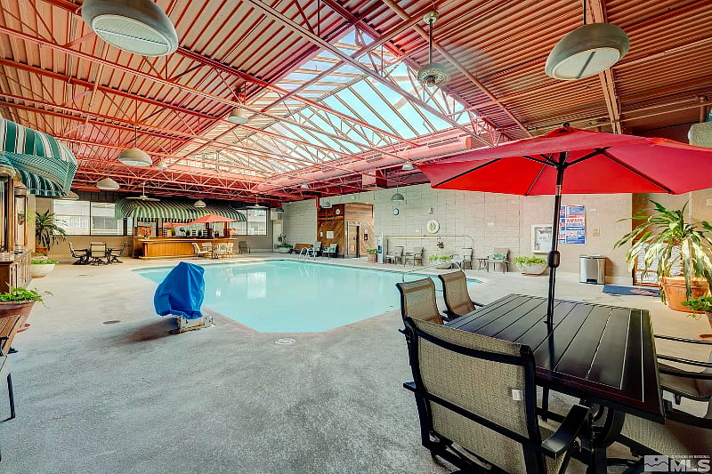 Pool on the 4th floor