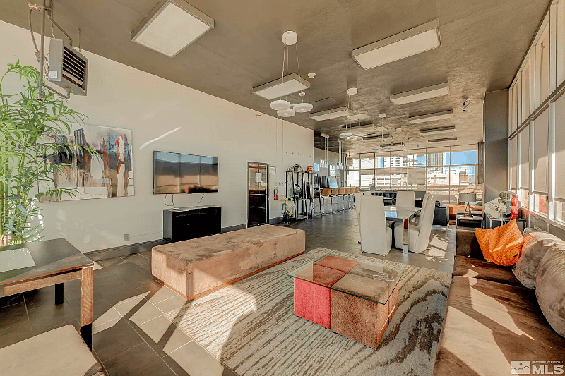Building common area on the 4th floor