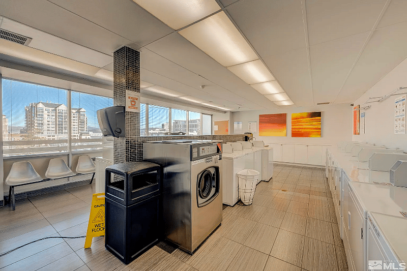 Building Laundry facility for bedding etc on the 4th floor (there's also laundry in the unit)