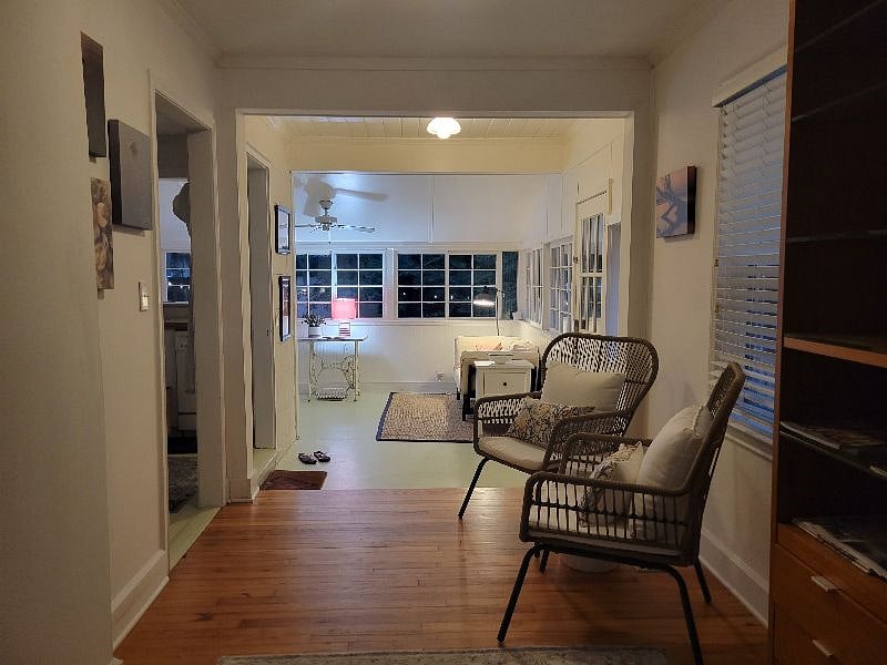 Sitting area between living room and kitchen
