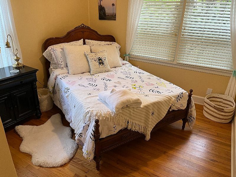 Guest bedroom