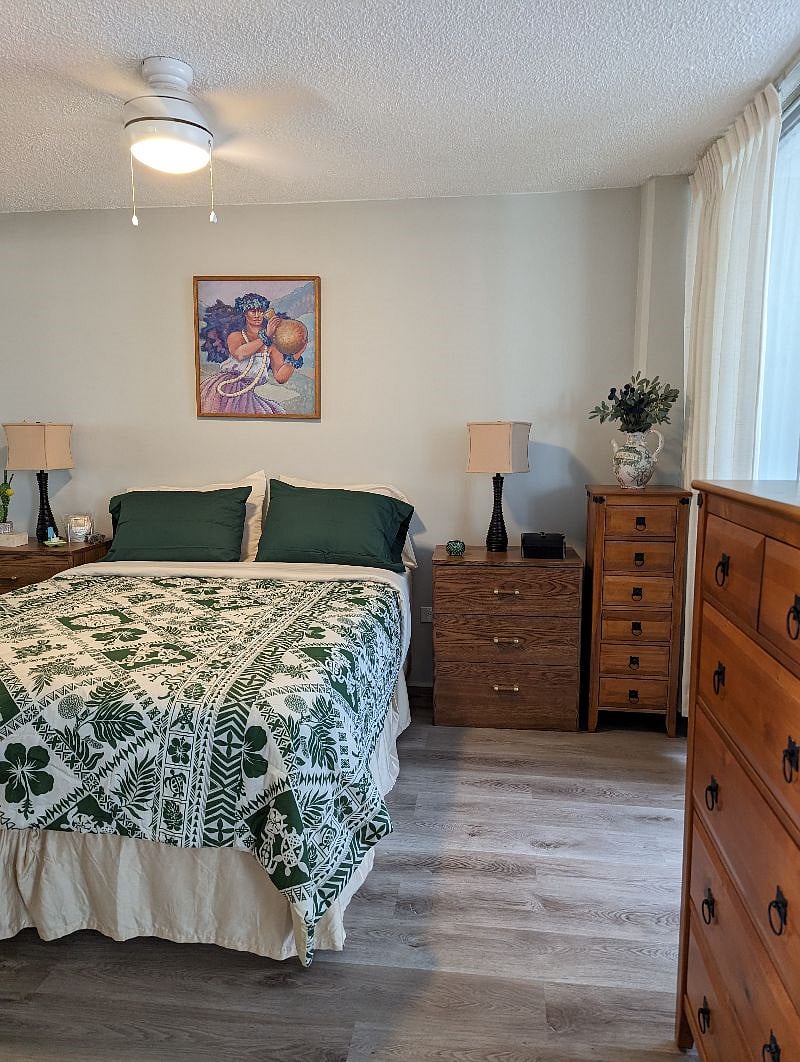 Lots of drawer storage! 