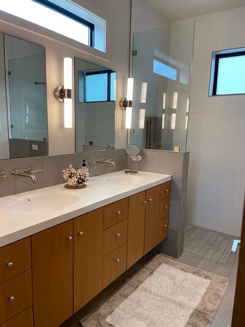 Dual MTI sinks in primary bathroom