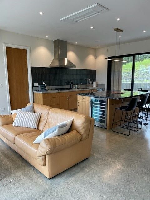 Kitchen Area/ Living area
Leather couch, 6 bar stools