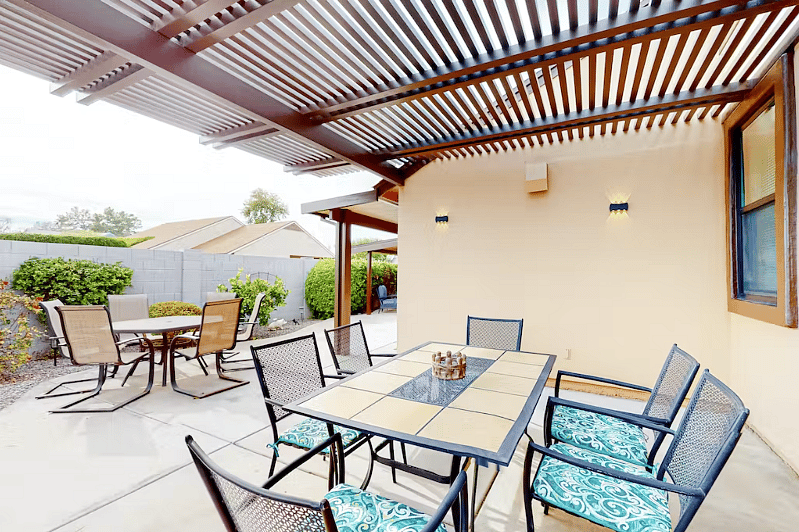 Outdoor dinning area