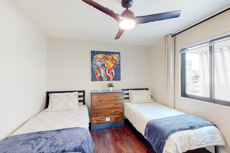 Bedroom #3 with two twin beds