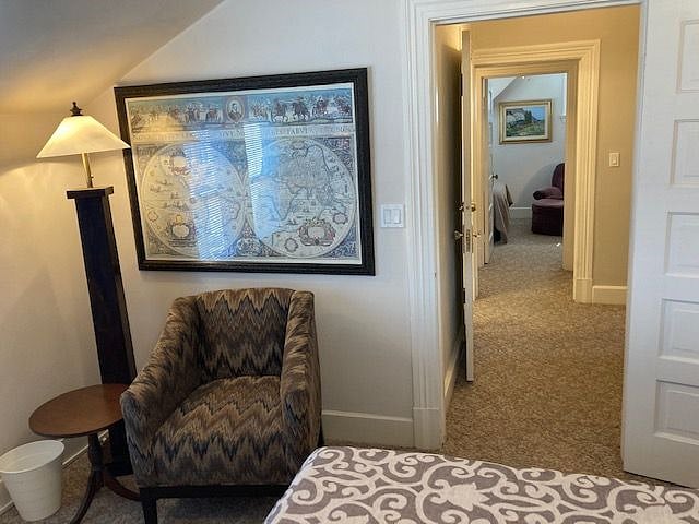 Queen Bedroom Seating