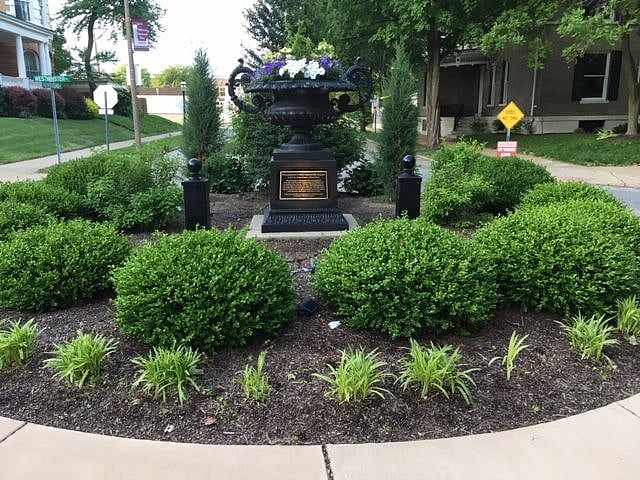 Traffic Circle Middle of two block Historic District.