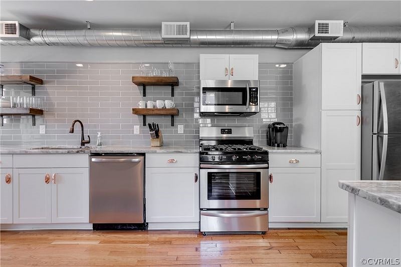 Sparkling Kitchen