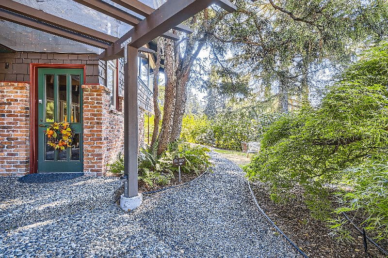 Walkway from driveway to apartment entrance.