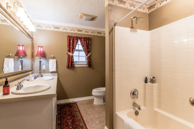 Upstairs full bath, double vanity, bathtub/shower combo