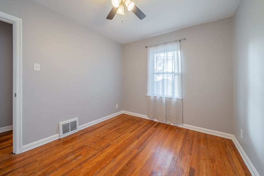 Spare bedroom, can be used for office or bedroom at renters request.