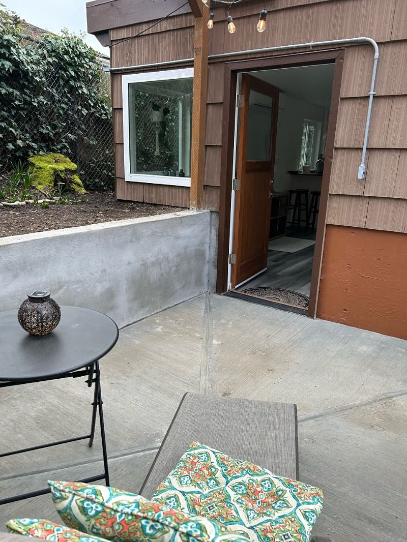 Patio, covered and private