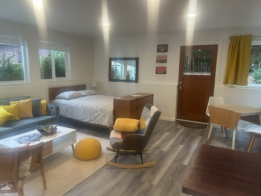 Studio - bed can be partitioned off with a screen.
Couch, chair and rocking chair.
table seating with 2 chairs.