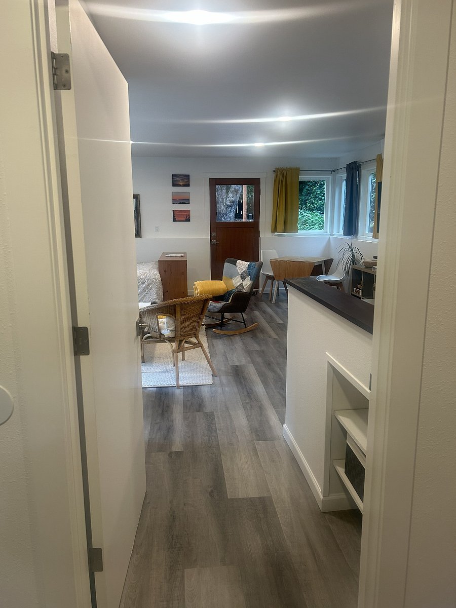 Entrance room door to studio