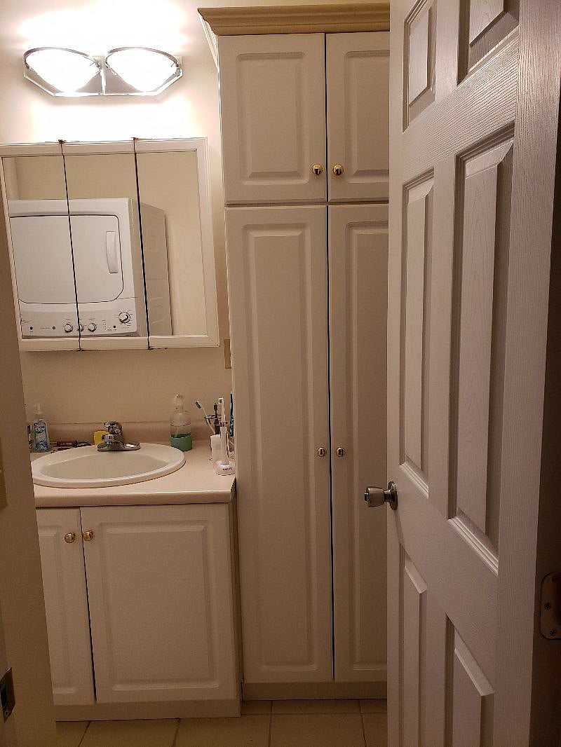 Convenient washer & dryer in unit