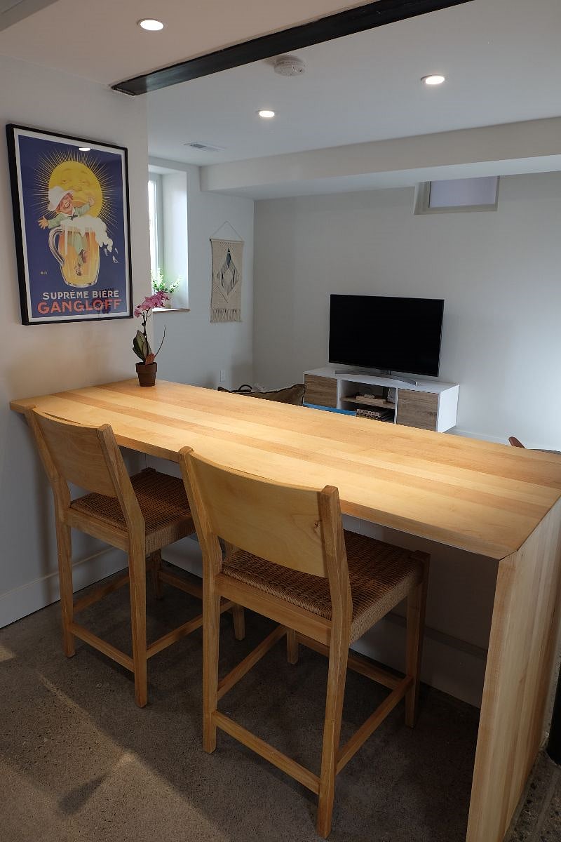 Ample counter seating for two.