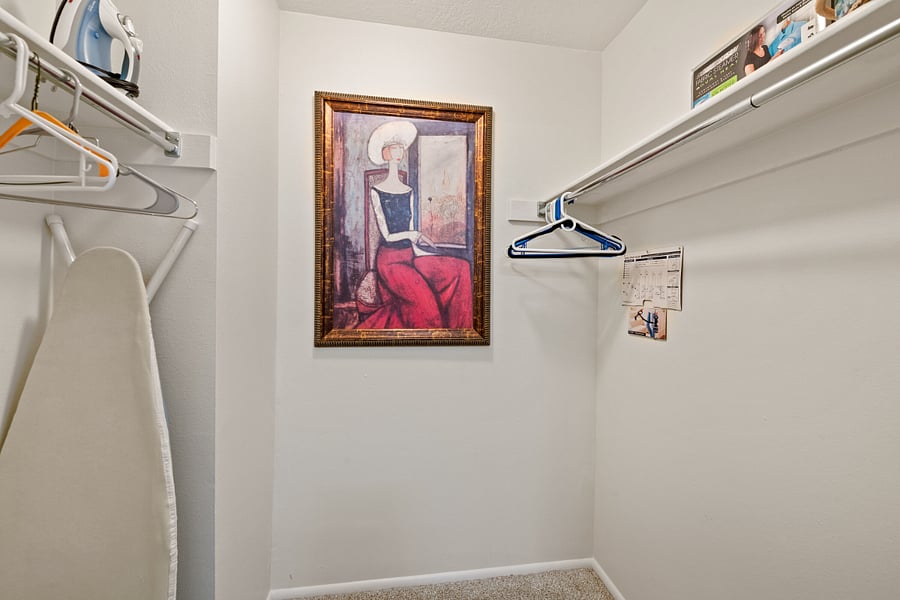 Up master walk-in closet