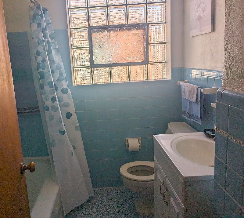 Bright, clean bathroom with full tub